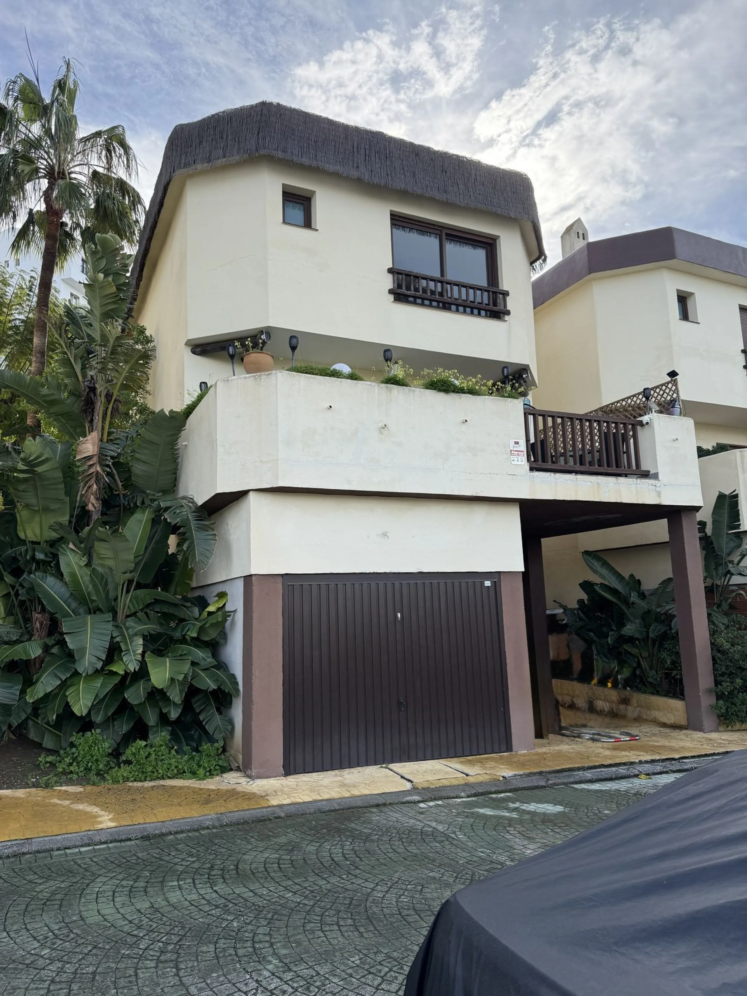 Bright and spacious detached villa with private pool on terrace, yet located in a gated community. This unique property is distributed over two floors, the ground floor comprising a hallway, stunning lounge/dining room with open plan, newly fitted modern 