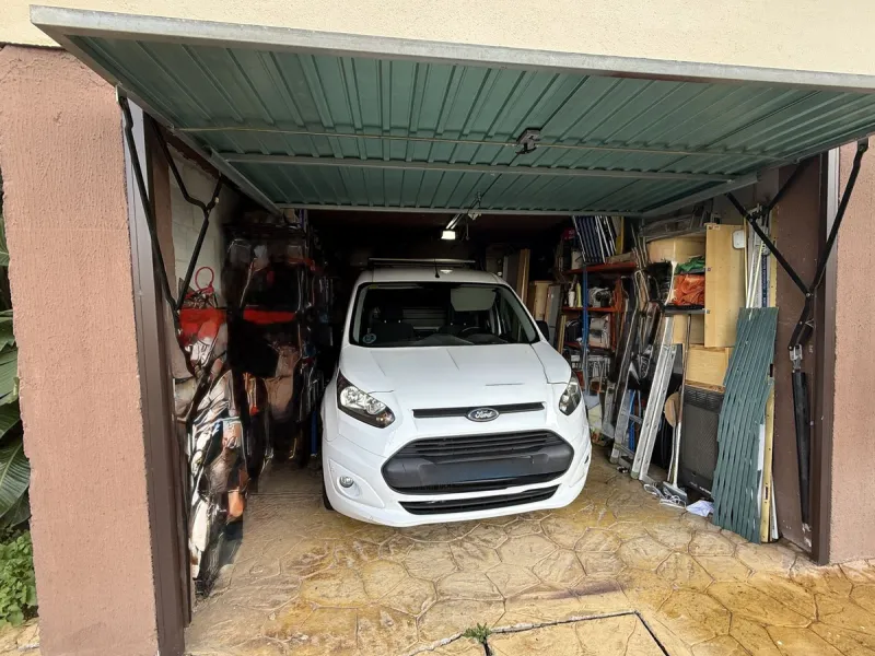 Bright and spacious detached villa with private pool on terrace, yet located in a gated community. This unique property is distributed over two floors, the ground floor comprising a hallway, stunning lounge/dining room with open plan, newly fitted modern 