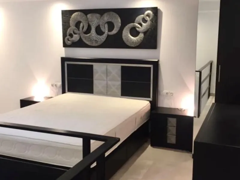 Bright and spacious detached villa with private pool on terrace, yet located in a gated community. This unique property is distributed over two floors, the ground floor comprising a hallway, stunning lounge/dining room with open plan, newly fitted modern 