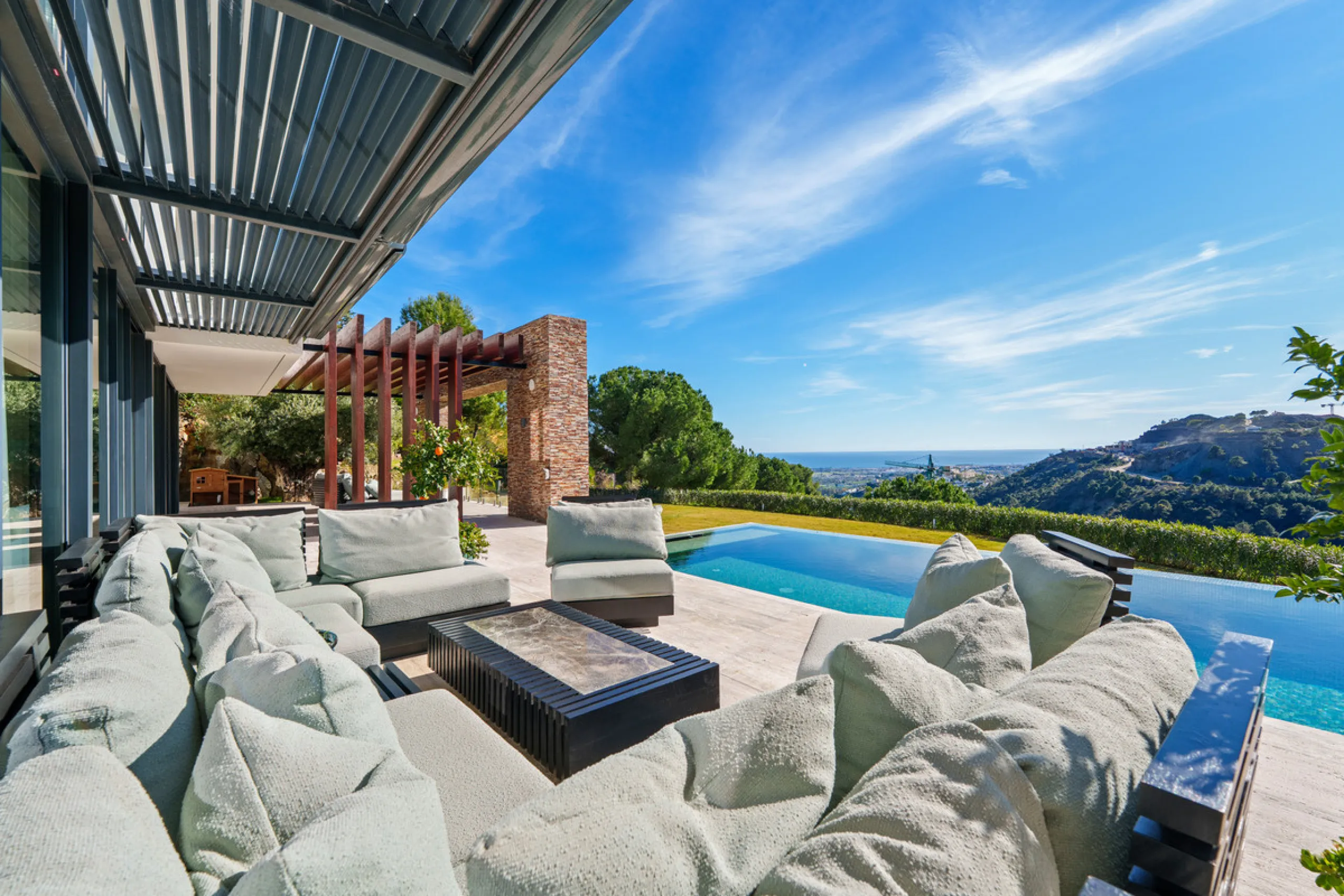 A five-bedroom villa in El Madroñal, Benahavís, offering five bathrooms plus a guest cloakroom, with a first floor dedicated to the master suite with dressing room and library alongside a guest ensuite, a ground floor arranged around formal and informal l
