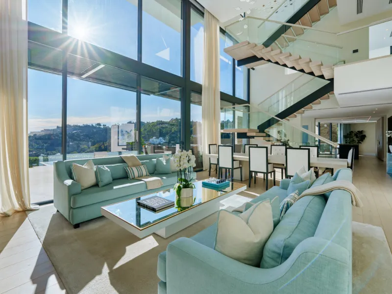A five-bedroom villa in El Madroñal, Benahavís, offering five bathrooms plus a guest cloakroom, with a first floor dedicated to the master suite with dressing room and library alongside a guest ensuite, a ground floor arranged around formal and informal l