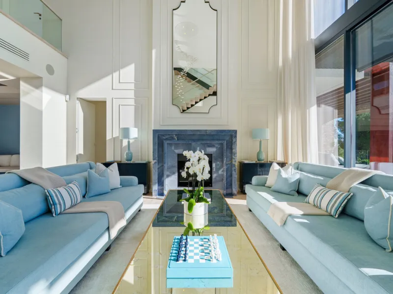 A five-bedroom villa in El Madroñal, Benahavís, offering five bathrooms plus a guest cloakroom, with a first floor dedicated to the master suite with dressing room and library alongside a guest ensuite, a ground floor arranged around formal and informal l