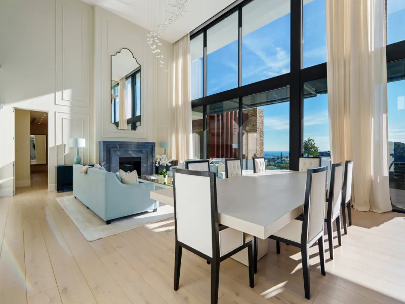 A five-bedroom villa in El Madroñal, Benahavís, offering five bathrooms plus a guest cloakroom, with a first floor dedicated to the master suite with dressing room and library alongside a guest ensuite, a ground floor arranged around formal and informal l