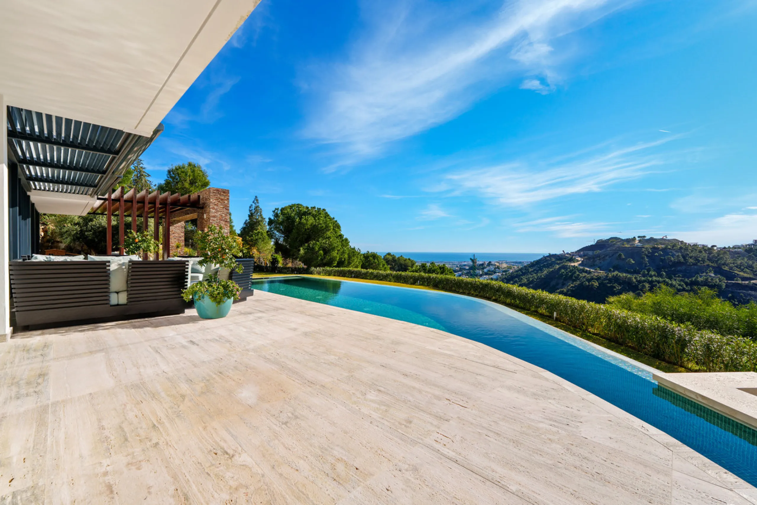 A five-bedroom villa in El Madroñal, Benahavís, offering five bathrooms plus a guest cloakroom, with a first floor dedicated to the master suite with dressing room and library alongside a guest ensuite, a ground floor arranged around formal and informal l