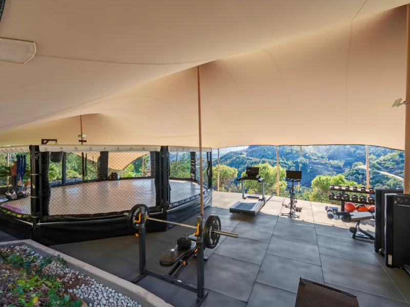 A five-bedroom villa in El Madroñal, Benahavís, offering five bathrooms plus a guest cloakroom, with a first floor dedicated to the master suite with dressing room and library alongside a guest ensuite, a ground floor arranged around formal and informal l