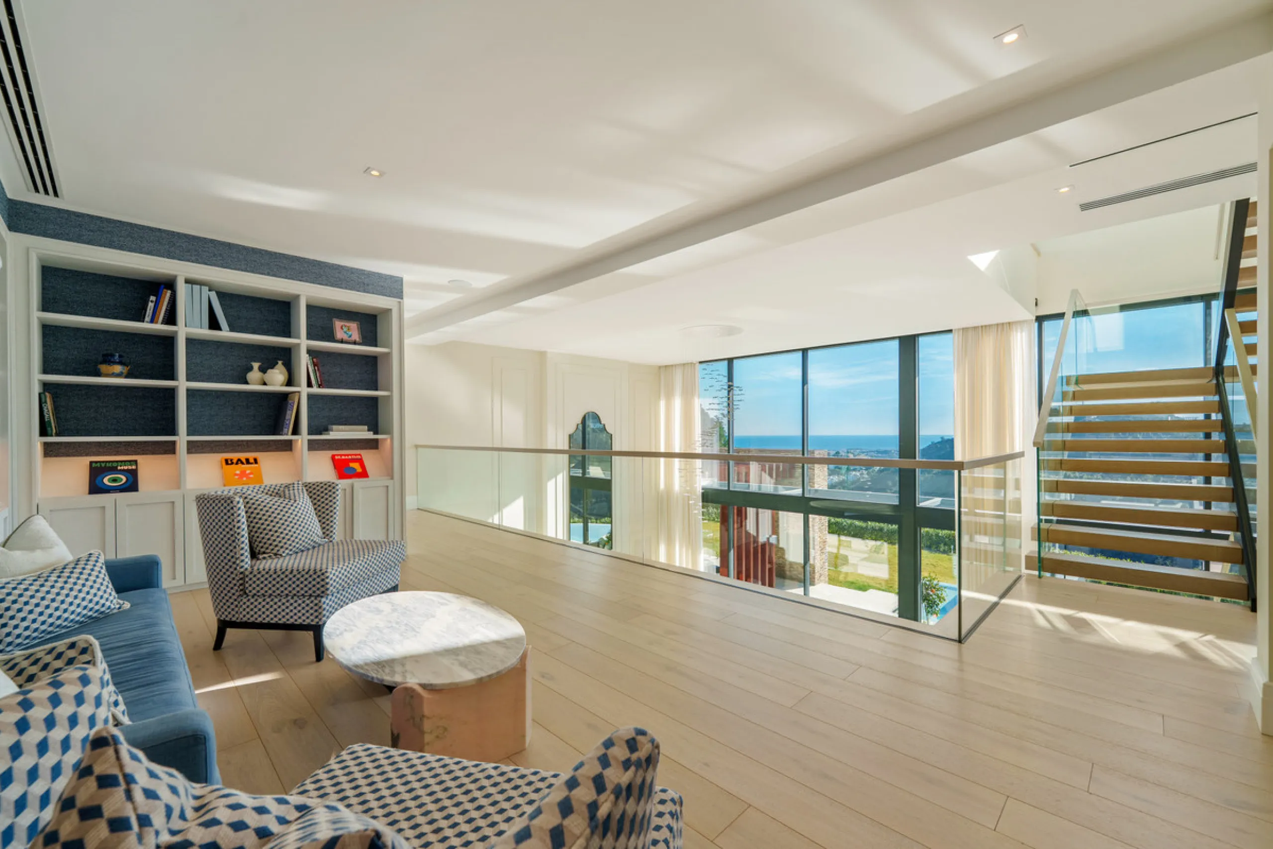 A five-bedroom villa in El Madroñal, Benahavís, offering five bathrooms plus a guest cloakroom, with a first floor dedicated to the master suite with dressing room and library alongside a guest ensuite, a ground floor arranged around formal and informal l