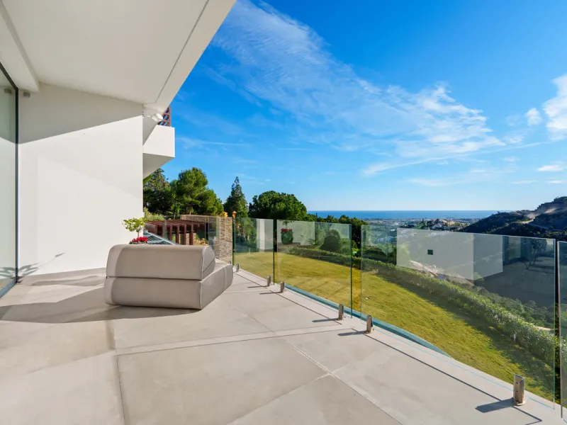 A five-bedroom villa in El Madroñal, Benahavís, offering five bathrooms plus a guest cloakroom, with a first floor dedicated to the master suite with dressing room and library alongside a guest ensuite, a ground floor arranged around formal and informal l