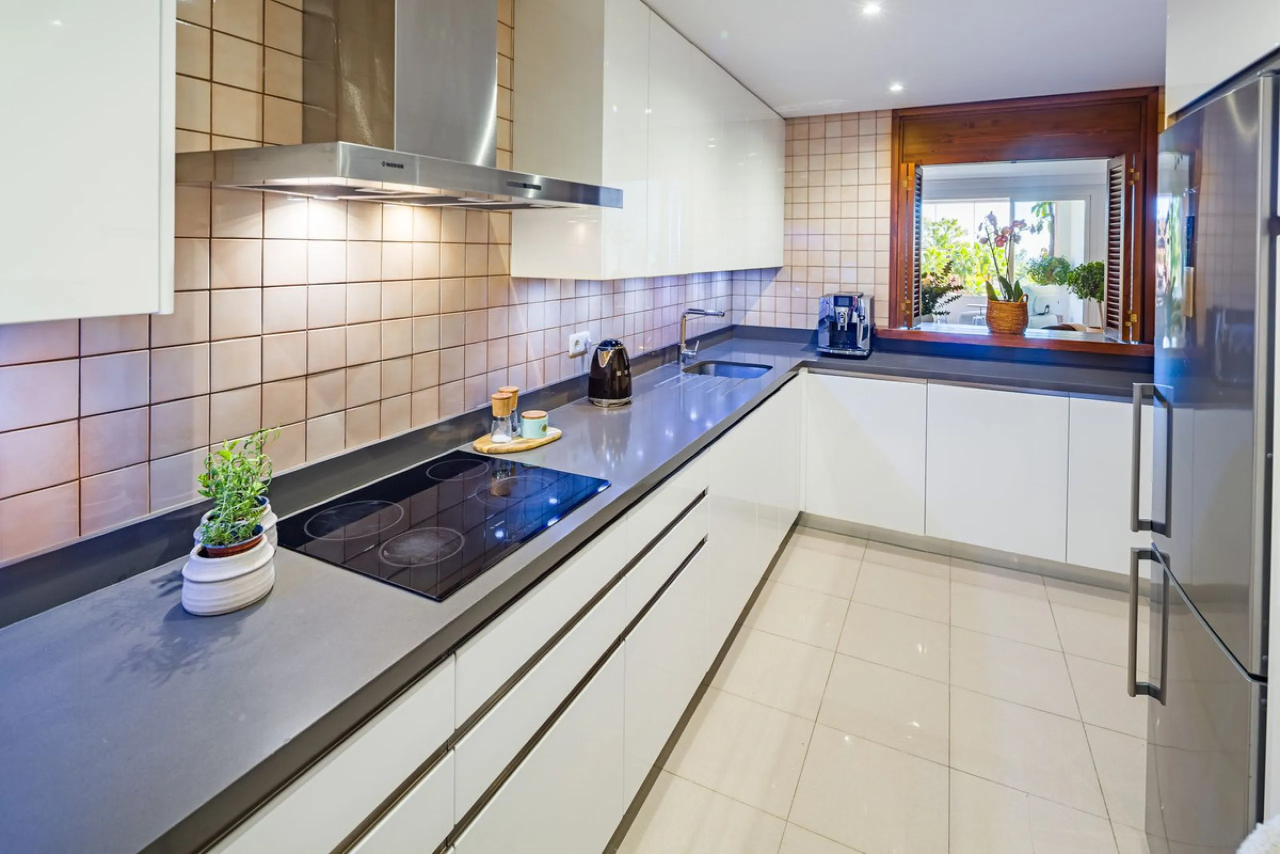 Spektakuläre Wohnung mit vier Schlafzimmern und vier Badezimmern in Nueva Andalucía