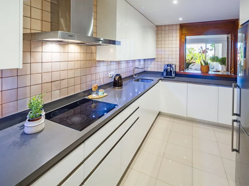 Spektakuläre Wohnung mit vier Schlafzimmern und vier Badezimmern in Nueva Andalucía