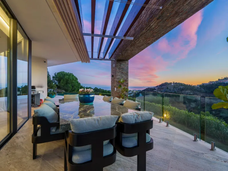 A five-bedroom villa in El Madroñal, Benahavís, offering five bathrooms plus a guest cloakroom, with a first floor dedicated to the master suite with dressing room and library alongside a guest ensuite, a ground floor arranged around formal and informal l