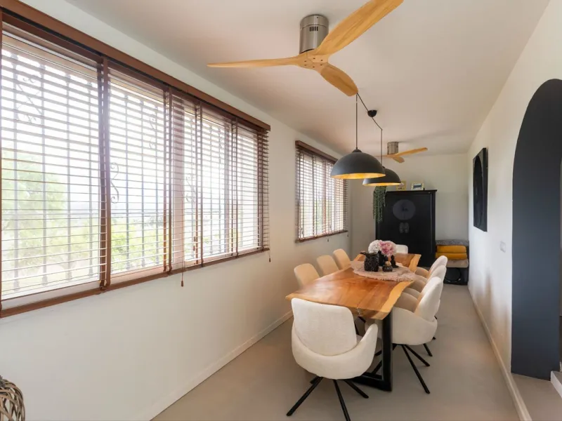 Set in a calm and picturesque countryside location, yet just a 10-minute drive from both Alhaurín el Grande and Coín, this beautifully renovated finca perfectly captures the essence of the modern Mediterranean lifestyle, with ample space, privacy, sunshin