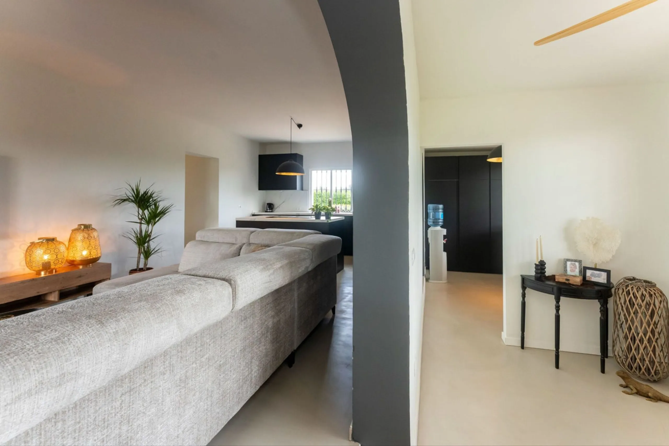 Set in a calm and picturesque countryside location, yet just a 10-minute drive from both Alhaurín el Grande and Coín, this beautifully renovated finca perfectly captures the essence of the modern Mediterranean lifestyle, with ample space, privacy, sunshin
