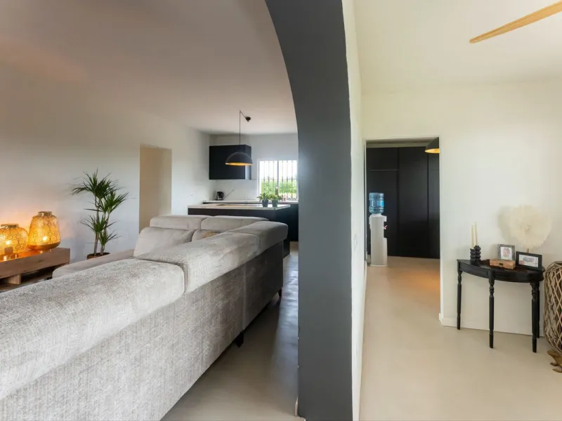 Set in a calm and picturesque countryside location, yet just a 10-minute drive from both Alhaurín el Grande and Coín, this beautifully renovated finca perfectly captures the essence of the modern Mediterranean lifestyle, with ample space, privacy, sunshin