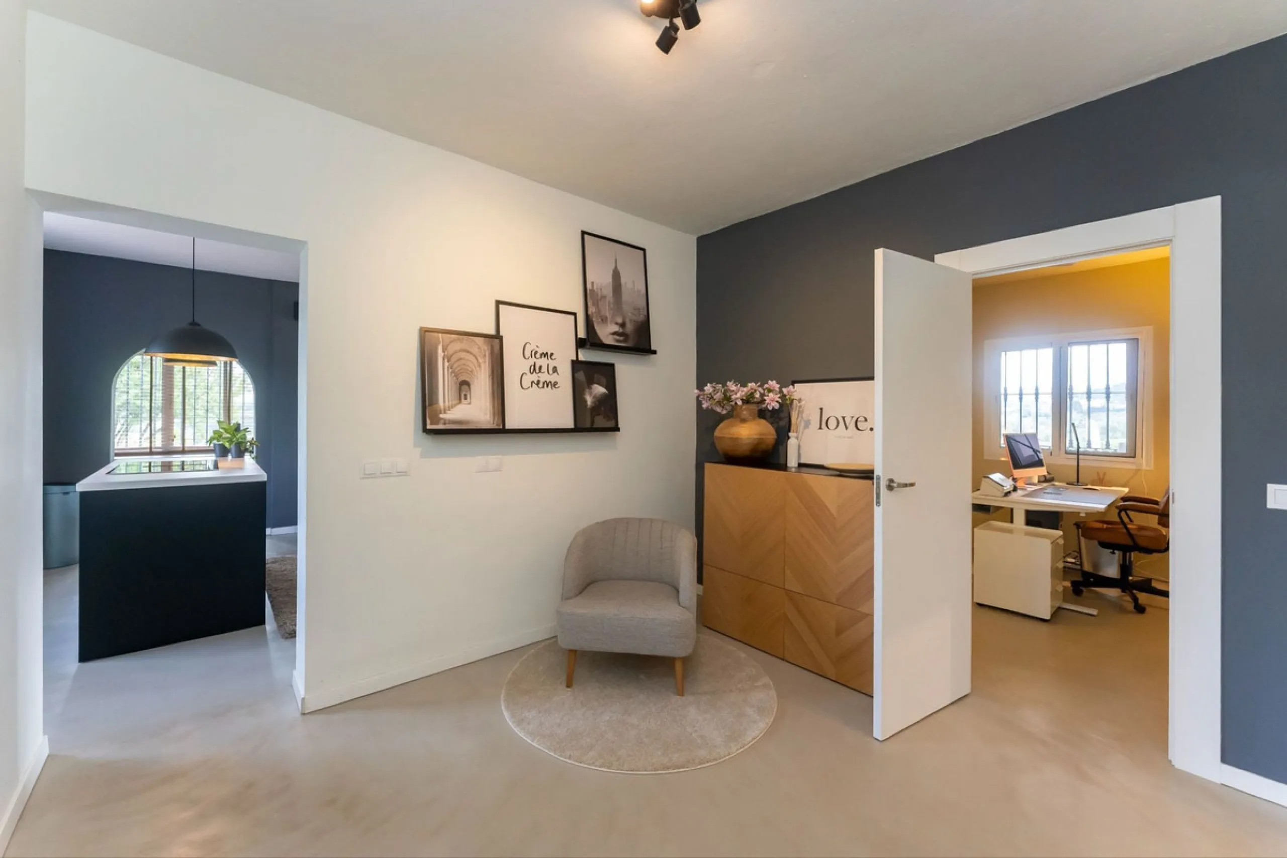 Set in a calm and picturesque countryside location, yet just a 10-minute drive from both Alhaurín el Grande and Coín, this beautifully renovated finca perfectly captures the essence of the modern Mediterranean lifestyle, with ample space, privacy, sunshin