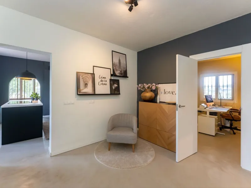 Set in a calm and picturesque countryside location, yet just a 10-minute drive from both Alhaurín el Grande and Coín, this beautifully renovated finca perfectly captures the essence of the modern Mediterranean lifestyle, with ample space, privacy, sunshin