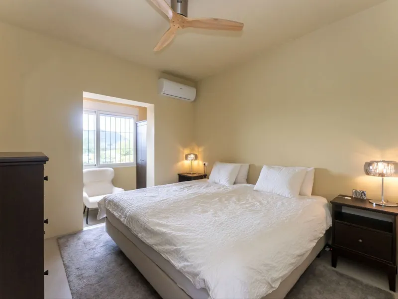 Set in a calm and picturesque countryside location, yet just a 10-minute drive from both Alhaurín el Grande and Coín, this beautifully renovated finca perfectly captures the essence of the modern Mediterranean lifestyle, with ample space, privacy, sunshin