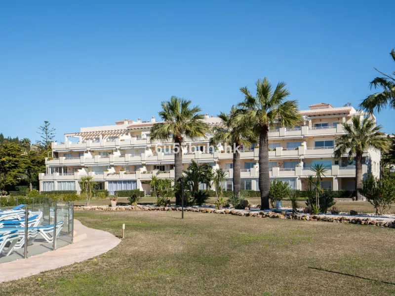 Discover refined coastal living in this beautifully presented 2-bedroom, 2-bathroom apartment, located in Balcones del Chaparral, one of the area's most sought-after residential communities.