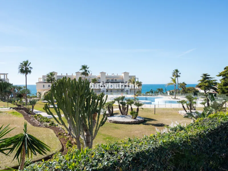 Discover refined coastal living in this beautifully presented 2-bedroom, 2-bathroom apartment, located in Balcones del Chaparral, one of the area's most sought-after residential communities.