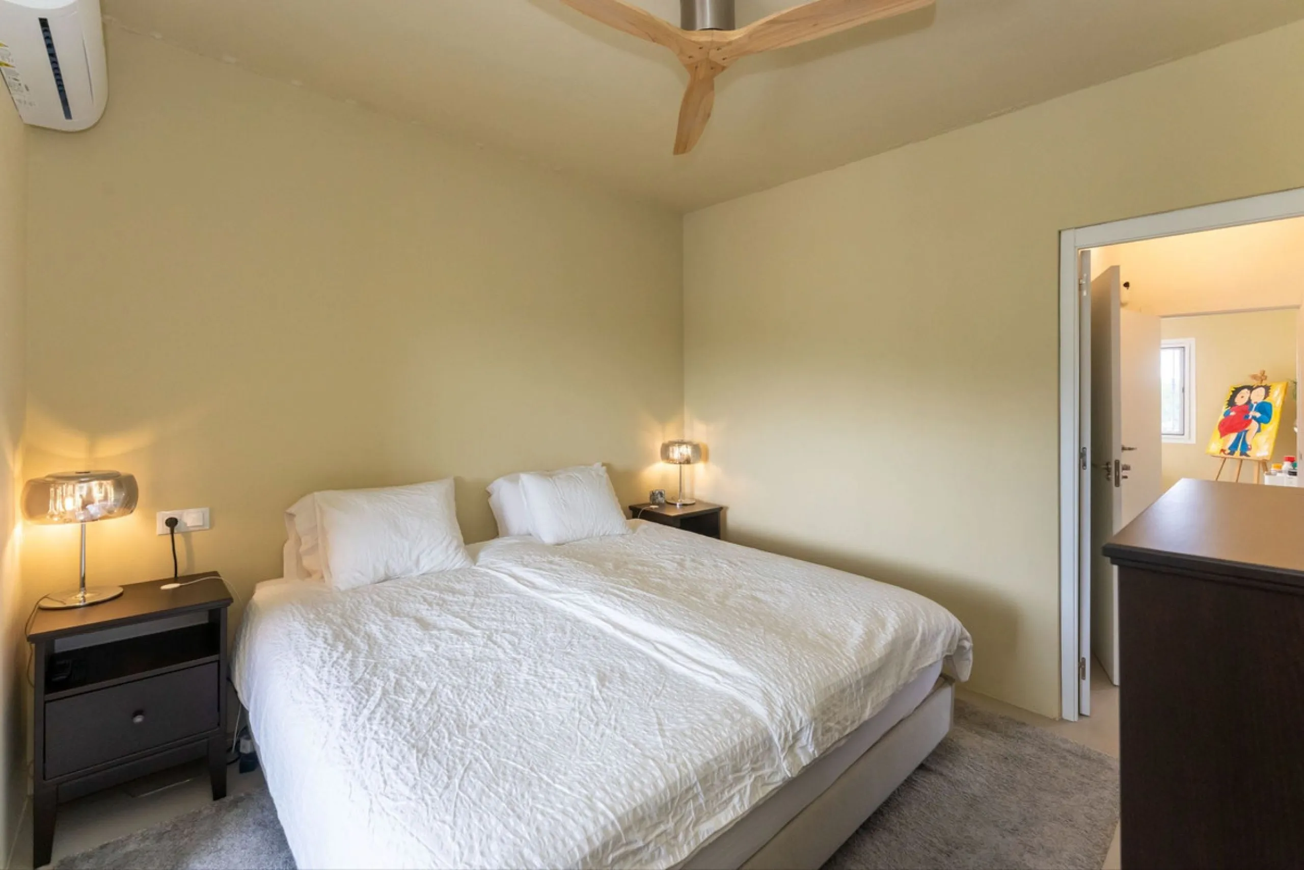 Set in a calm and picturesque countryside location, yet just a 10-minute drive from both Alhaurín el Grande and Coín, this beautifully renovated finca perfectly captures the essence of the modern Mediterranean lifestyle, with ample space, privacy, sunshin