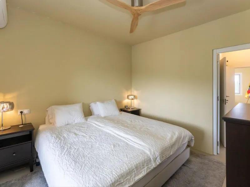 Set in a calm and picturesque countryside location, yet just a 10-minute drive from both Alhaurín el Grande and Coín, this beautifully renovated finca perfectly captures the essence of the modern Mediterranean lifestyle, with ample space, privacy, sunshin