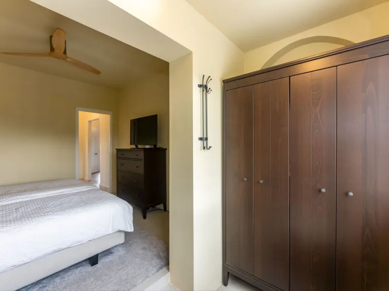 Set in a calm and picturesque countryside location, yet just a 10-minute drive from both Alhaurín el Grande and Coín, this beautifully renovated finca perfectly captures the essence of the modern Mediterranean lifestyle, with ample space, privacy, sunshin