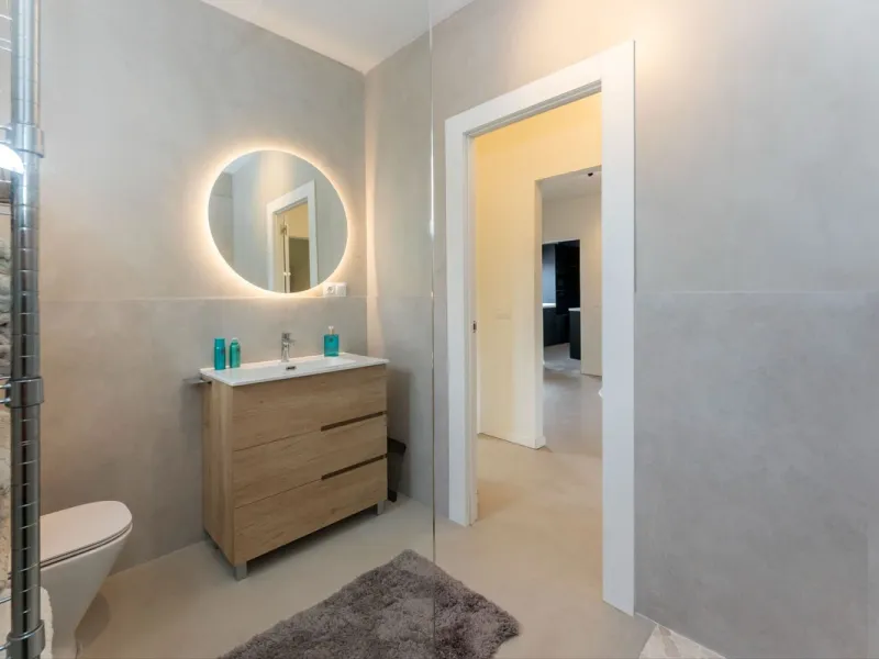 Set in a calm and picturesque countryside location, yet just a 10-minute drive from both Alhaurín el Grande and Coín, this beautifully renovated finca perfectly captures the essence of the modern Mediterranean lifestyle, with ample space, privacy, sunshin