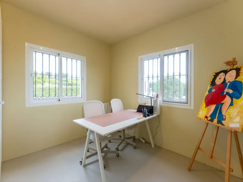Set in a calm and picturesque countryside location, yet just a 10-minute drive from both Alhaurín el Grande and Coín, this beautifully renovated finca perfectly captures the essence of the modern Mediterranean lifestyle, with ample space, privacy, sunshin