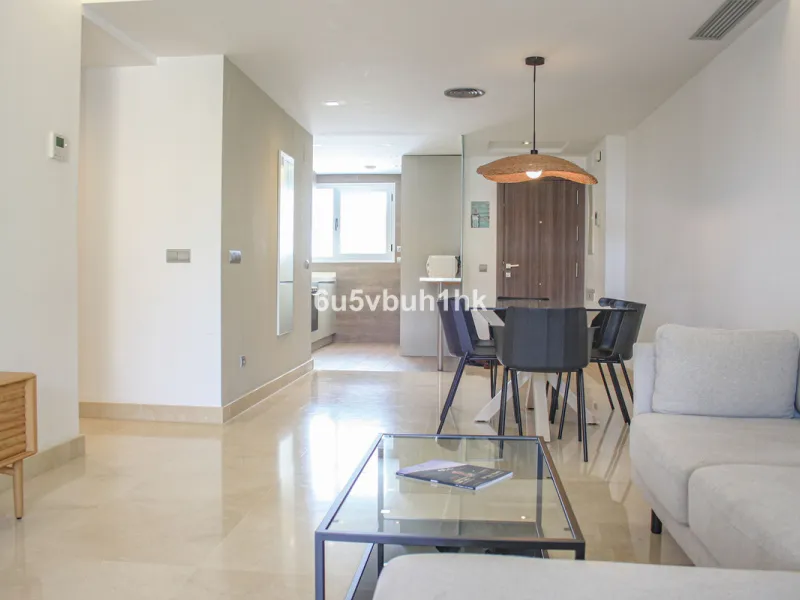 This beautiful penthouse is located in one of the most desirable and up-and-coming areas of San Pedro Alcántara, just 700 metres from the beach and the Promenade that connects Puerto Banús and Marbella. A privileged location where everything is within wal