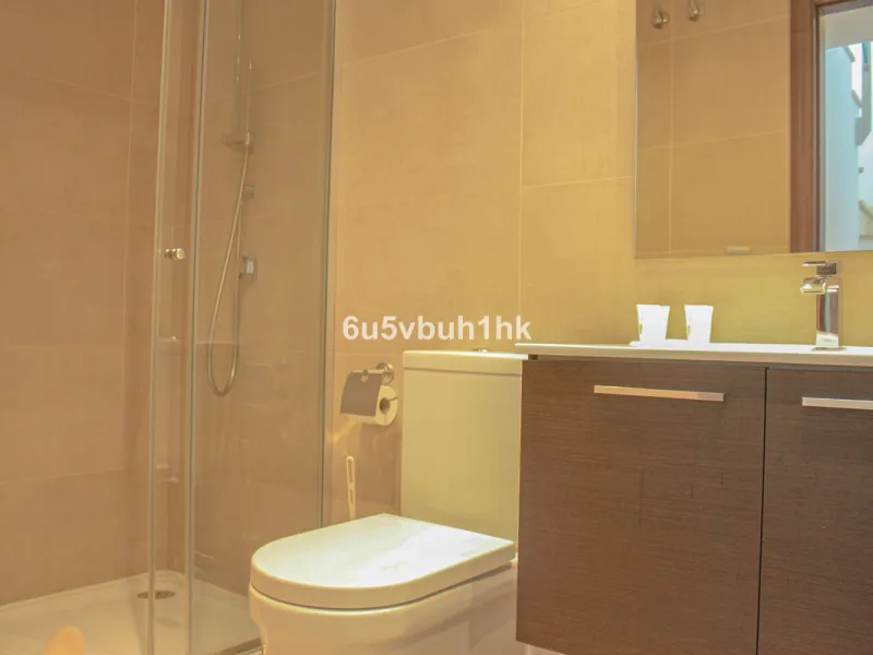 This beautiful penthouse is located in one of the most desirable and up-and-coming areas of San Pedro Alcántara, just 700 metres from the beach and the Promenade that connects Puerto Banús and Marbella. A privileged location where everything is within wal