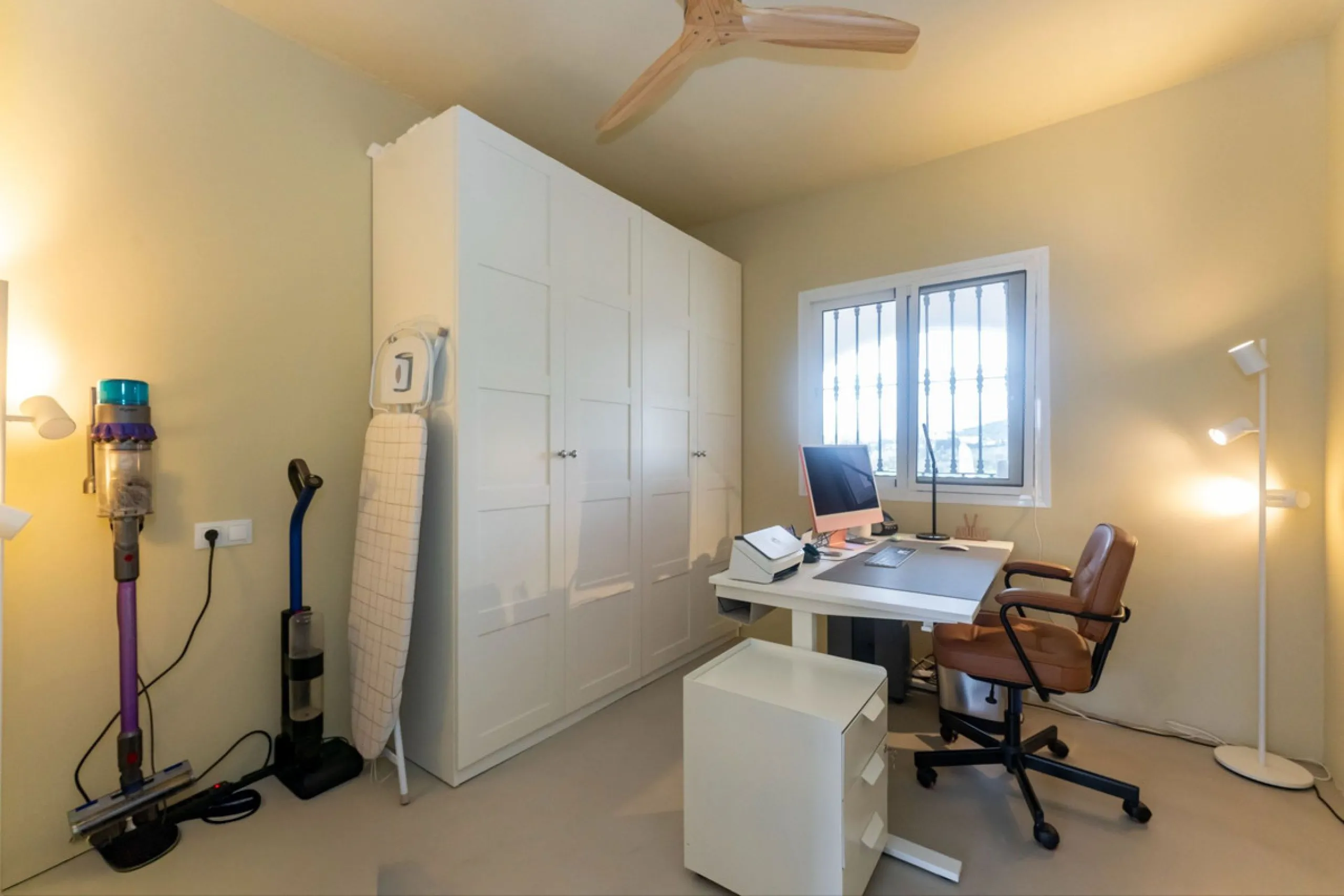 Set in a calm and picturesque countryside location, yet just a 10-minute drive from both Alhaurín el Grande and Coín, this beautifully renovated finca perfectly captures the essence of the modern Mediterranean lifestyle, with ample space, privacy, sunshin