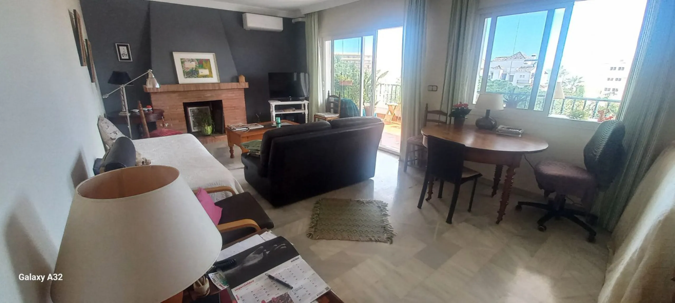 Here we can definitely say Location, Location.  Fantastic opportunity to buy an apartment so close to the Beach in La Cala de Mijas.  Here we have a good size two bedroom, 2 bathroom apartment, large sitting room with fireplace, fully fitted kitchen and n