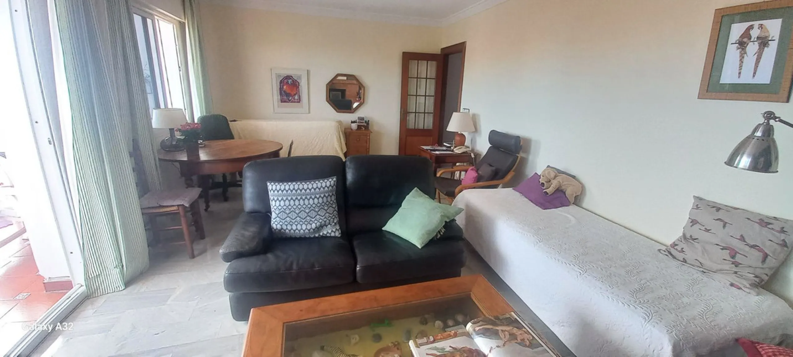 Here we can definitely say Location, Location.  Fantastic opportunity to buy an apartment so close to the Beach in La Cala de Mijas.  Here we have a good size two bedroom, 2 bathroom apartment, large sitting room with fireplace, fully fitted kitchen and n