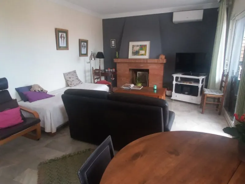 Here we can definitely say Location, Location.  Fantastic opportunity to buy an apartment so close to the Beach in La Cala de Mijas.  Here we have a good size two bedroom, 2 bathroom apartment, large sitting room with fireplace, fully fitted kitchen and n