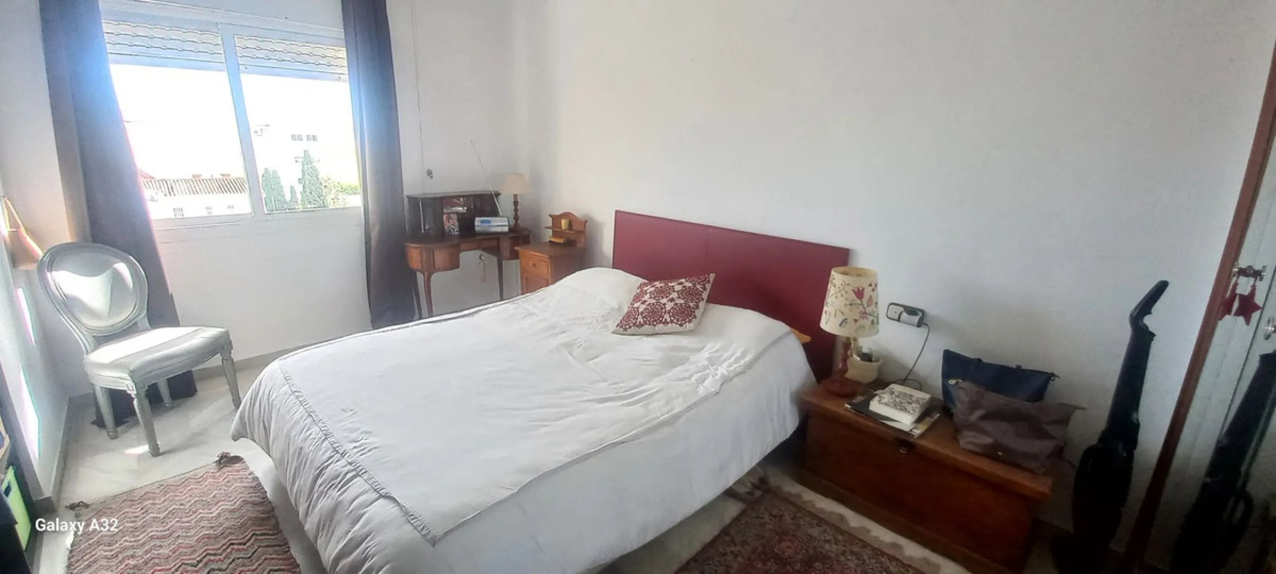 Here we can definitely say Location, Location.  Fantastic opportunity to buy an apartment so close to the Beach in La Cala de Mijas.  Here we have a good size two bedroom, 2 bathroom apartment, large sitting room with fireplace, fully fitted kitchen and n