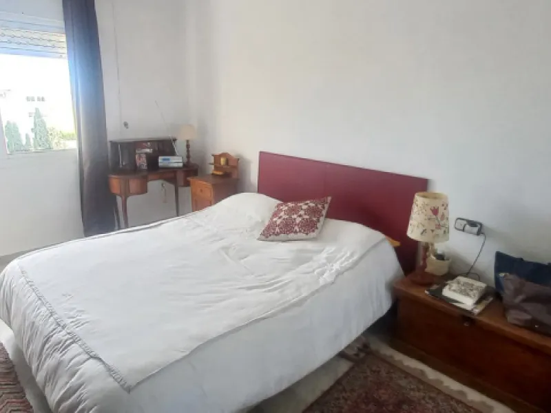 Here we can definitely say Location, Location.  Fantastic opportunity to buy an apartment so close to the Beach in La Cala de Mijas.  Here we have a good size two bedroom, 2 bathroom apartment, large sitting room with fireplace, fully fitted kitchen and n