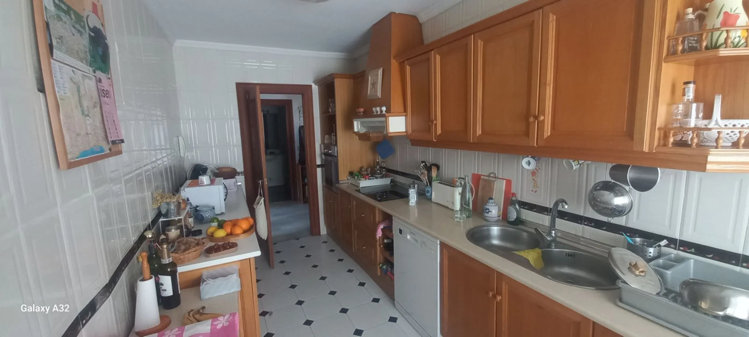Here we can definitely say Location, Location.  Fantastic opportunity to buy an apartment so close to the Beach in La Cala de Mijas.  Here we have a good size two bedroom, 2 bathroom apartment, large sitting room with fireplace, fully fitted kitchen and n