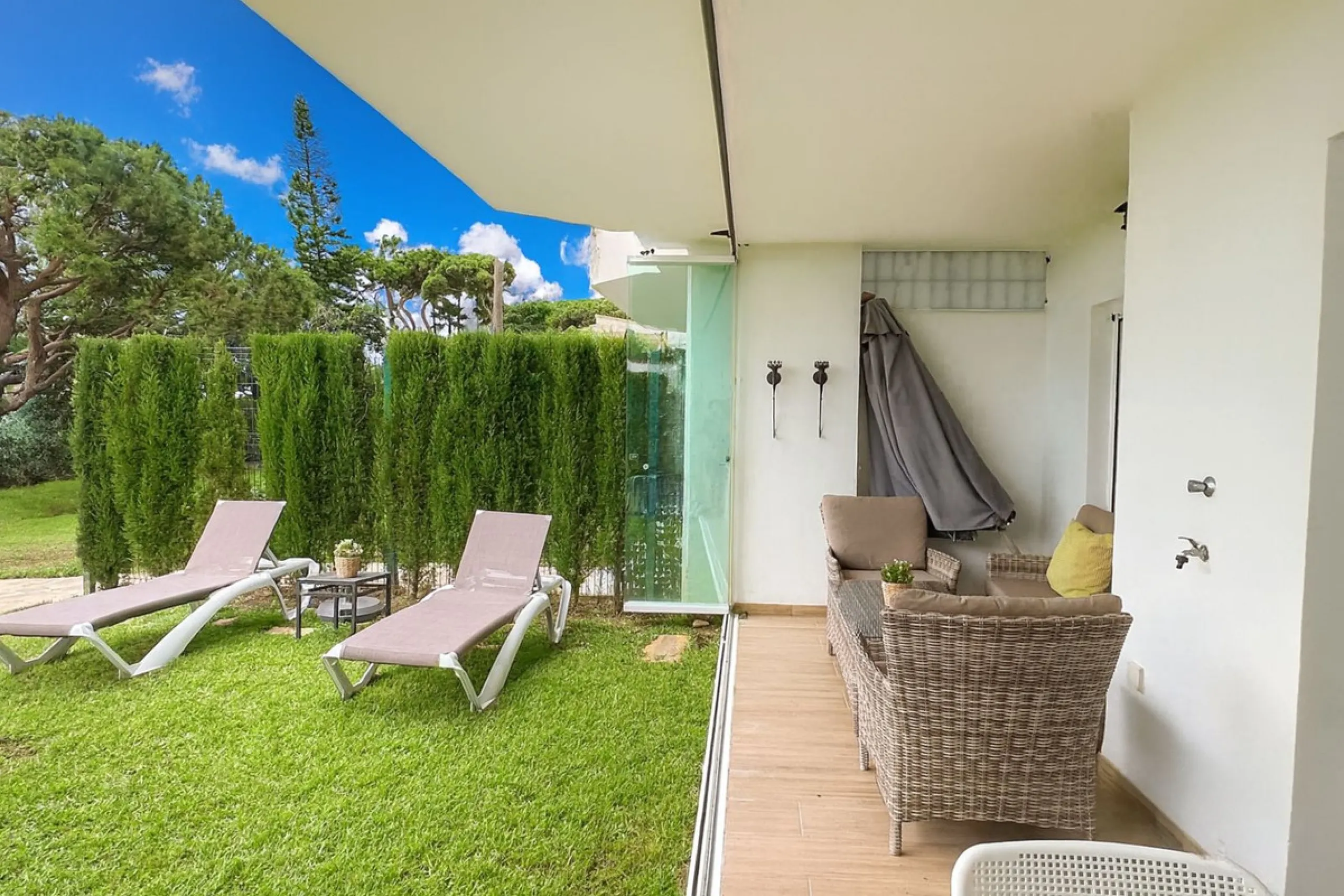 EXCLUSIVE BEACHFRONT APARTMENT IN MI CAPRICHO – GROUND FLOOR, 2 BEDROOMS, DIRECT POOL AND BEACH ACCESS & NEXT TO AMENITIES