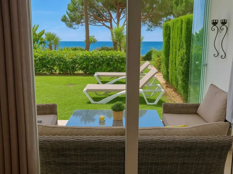 EXCLUSIVE BEACHFRONT APARTMENT IN MI CAPRICHO – GROUND FLOOR, 2 BEDROOMS, DIRECT POOL AND BEACH ACCESS & NEXT TO AMENITIES