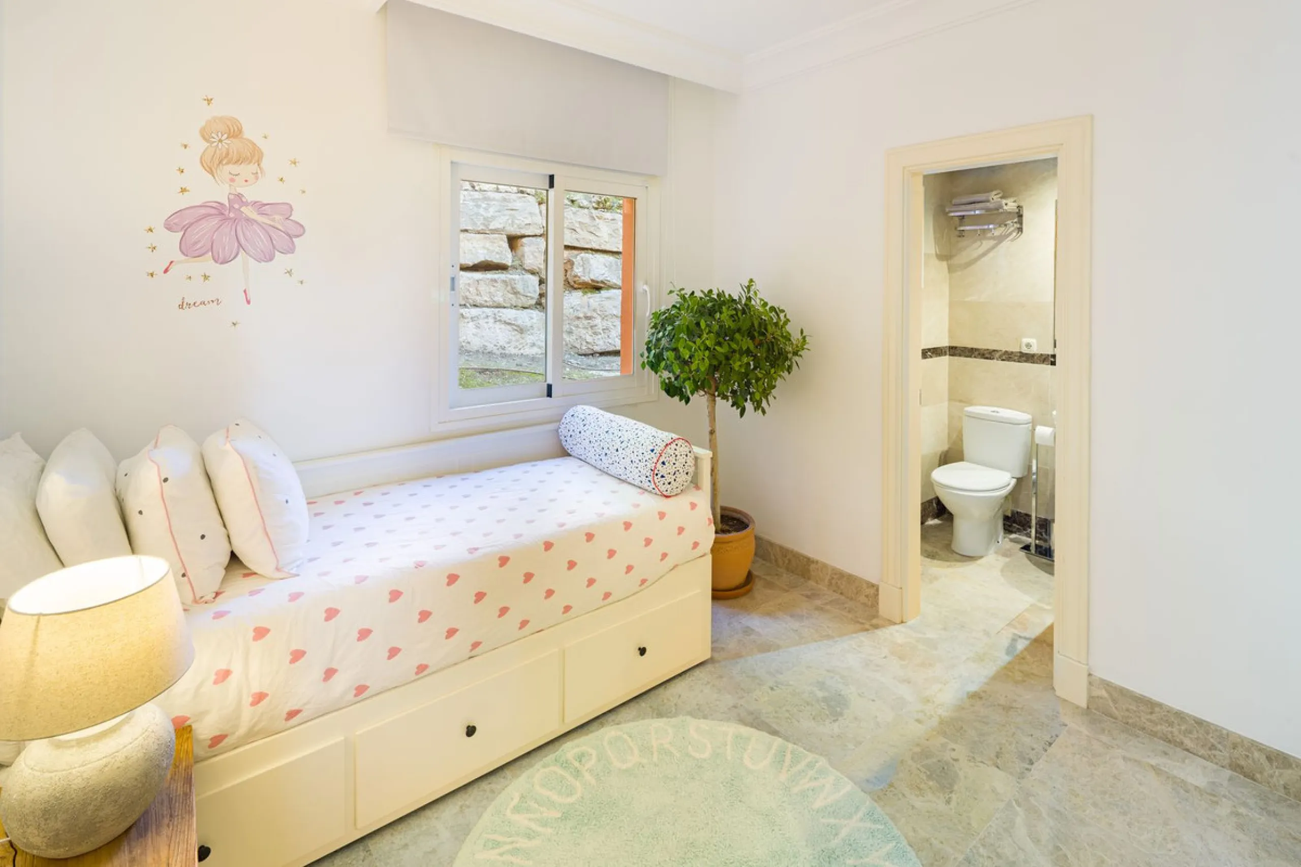 Spektakuläre Wohnung mit vier Schlafzimmern und vier Badezimmern in Nueva Andalucía