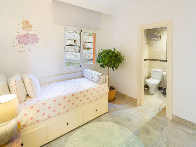 Spektakuläre Wohnung mit vier Schlafzimmern und vier Badezimmern in Nueva Andalucía