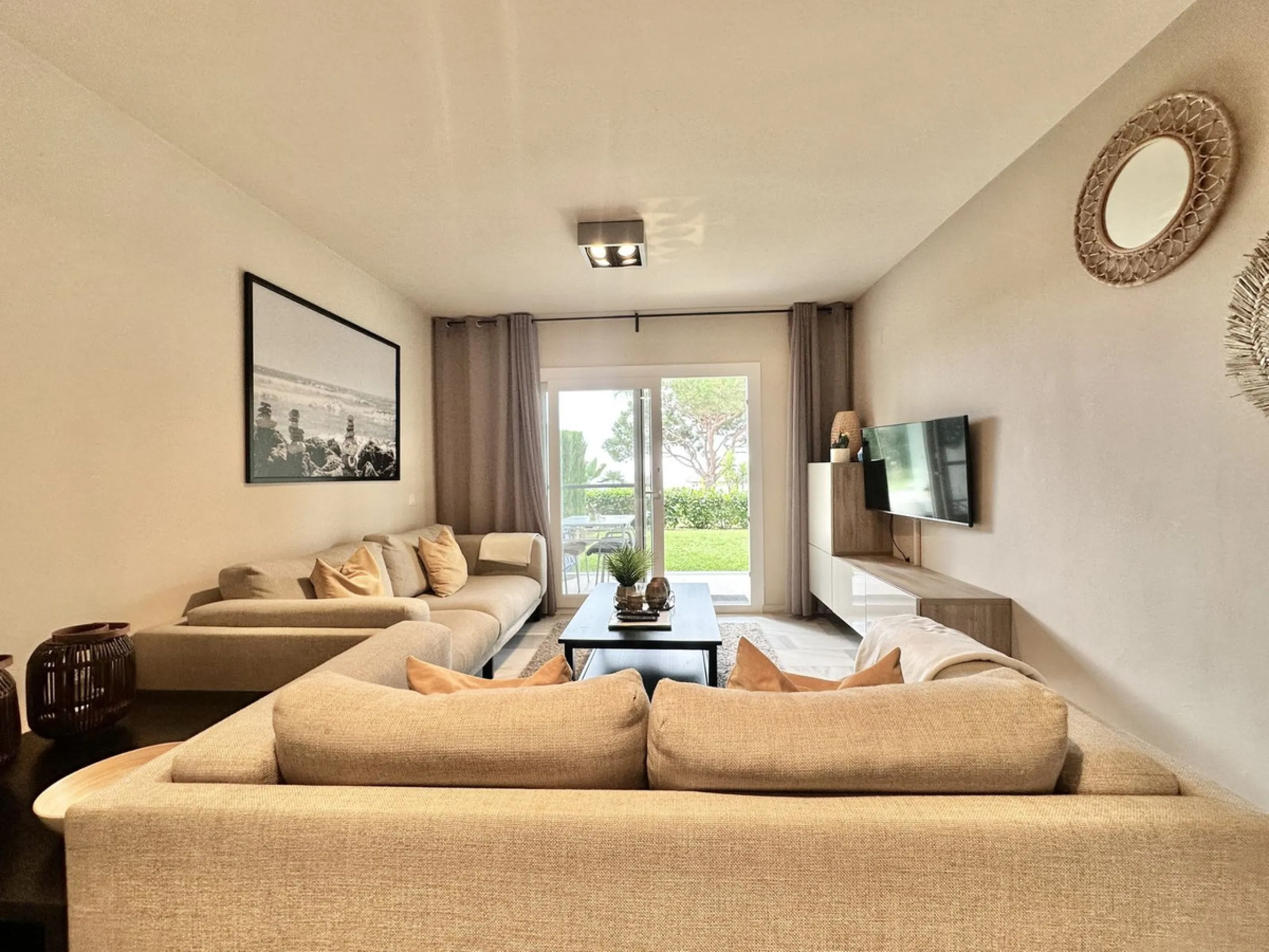 EXCLUSIVE BEACHFRONT APARTMENT IN MI CAPRICHO – GROUND FLOOR, 2 BEDROOMS, DIRECT POOL AND BEACH ACCESS & NEXT TO AMENITIES
