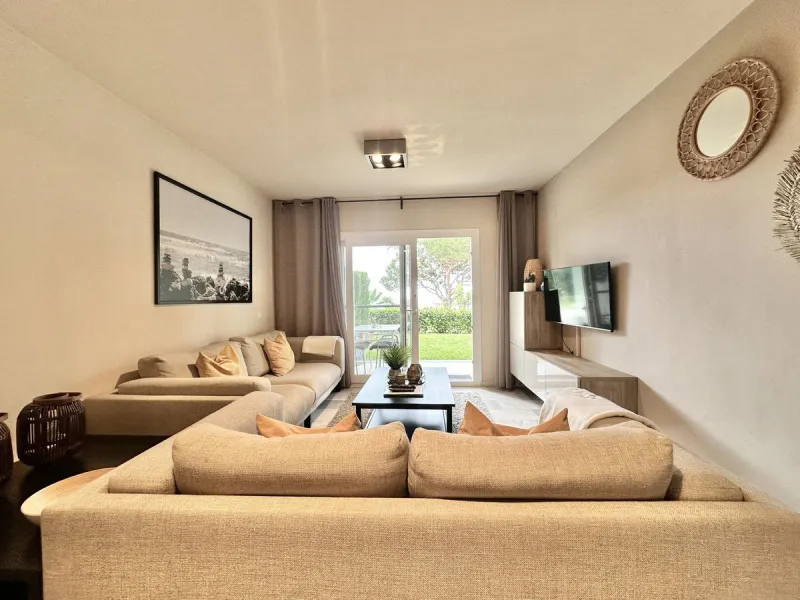 EXCLUSIVE BEACHFRONT APARTMENT IN MI CAPRICHO – GROUND FLOOR, 2 BEDROOMS, DIRECT POOL AND BEACH ACCESS & NEXT TO AMENITIES