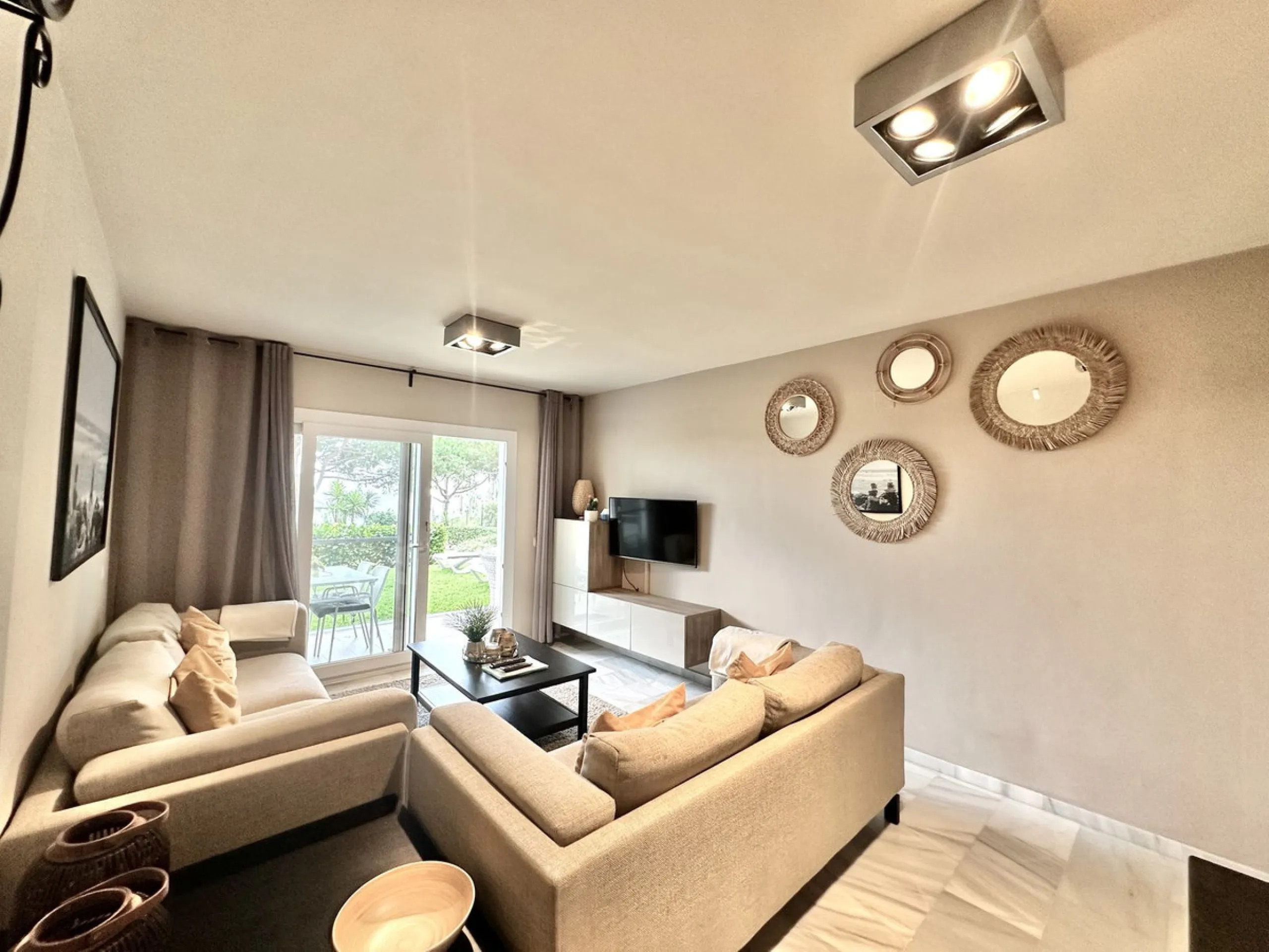 EXCLUSIVE BEACHFRONT APARTMENT IN MI CAPRICHO – GROUND FLOOR, 2 BEDROOMS, DIRECT POOL AND BEACH ACCESS & NEXT TO AMENITIES
