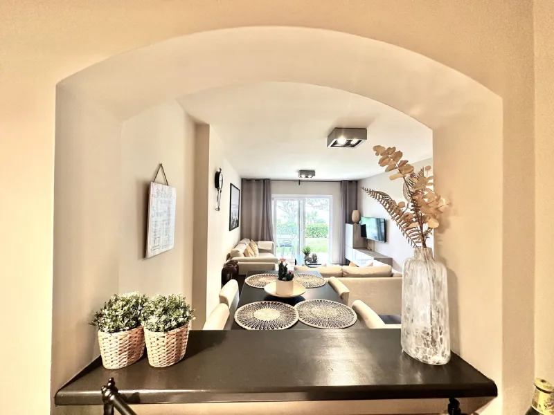 EXCLUSIVE BEACHFRONT APARTMENT IN MI CAPRICHO – GROUND FLOOR, 2 BEDROOMS, DIRECT POOL AND BEACH ACCESS & NEXT TO AMENITIES