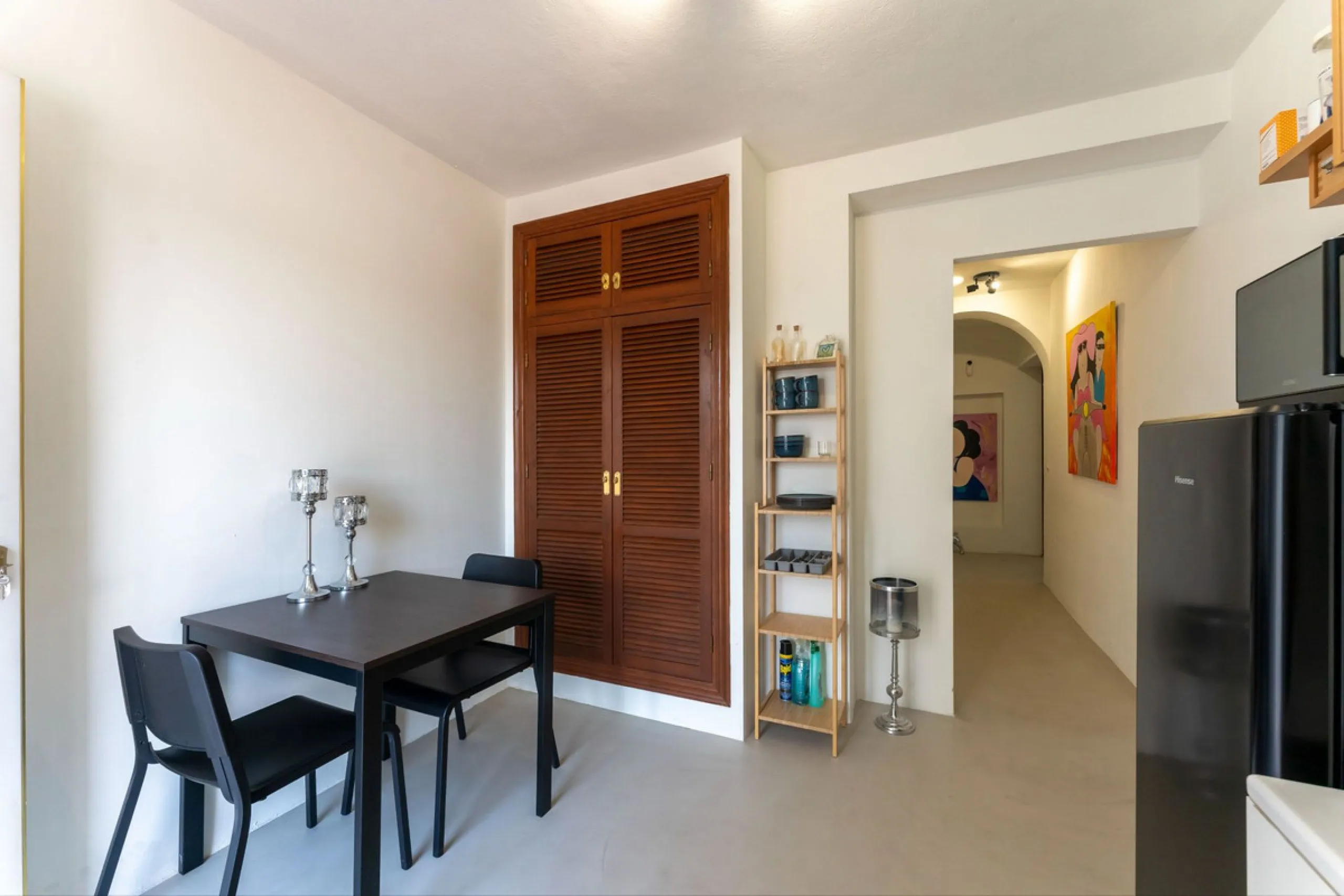 Set in a calm and picturesque countryside location, yet just a 10-minute drive from both Alhaurín el Grande and Coín, this beautifully renovated finca perfectly captures the essence of the modern Mediterranean lifestyle, with ample space, privacy, sunshin