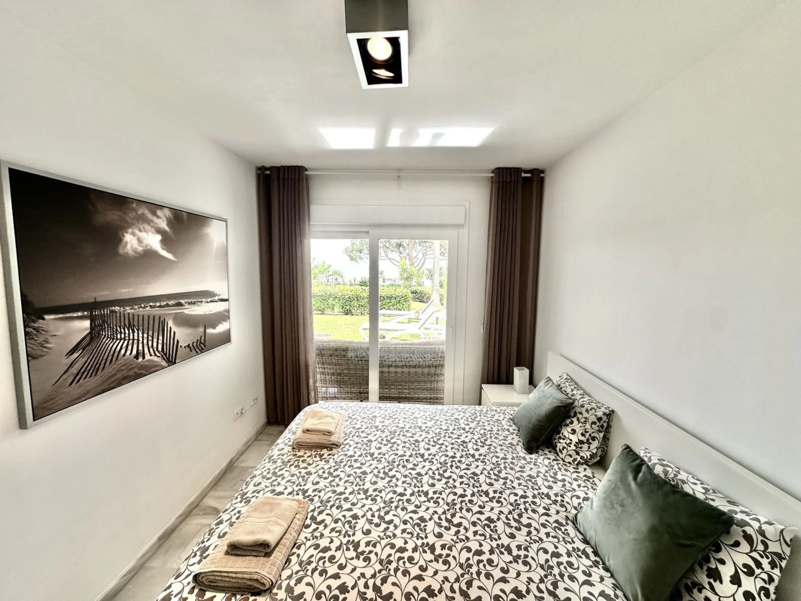 EXCLUSIVE BEACHFRONT APARTMENT IN MI CAPRICHO – GROUND FLOOR, 2 BEDROOMS, DIRECT POOL AND BEACH ACCESS & NEXT TO AMENITIES