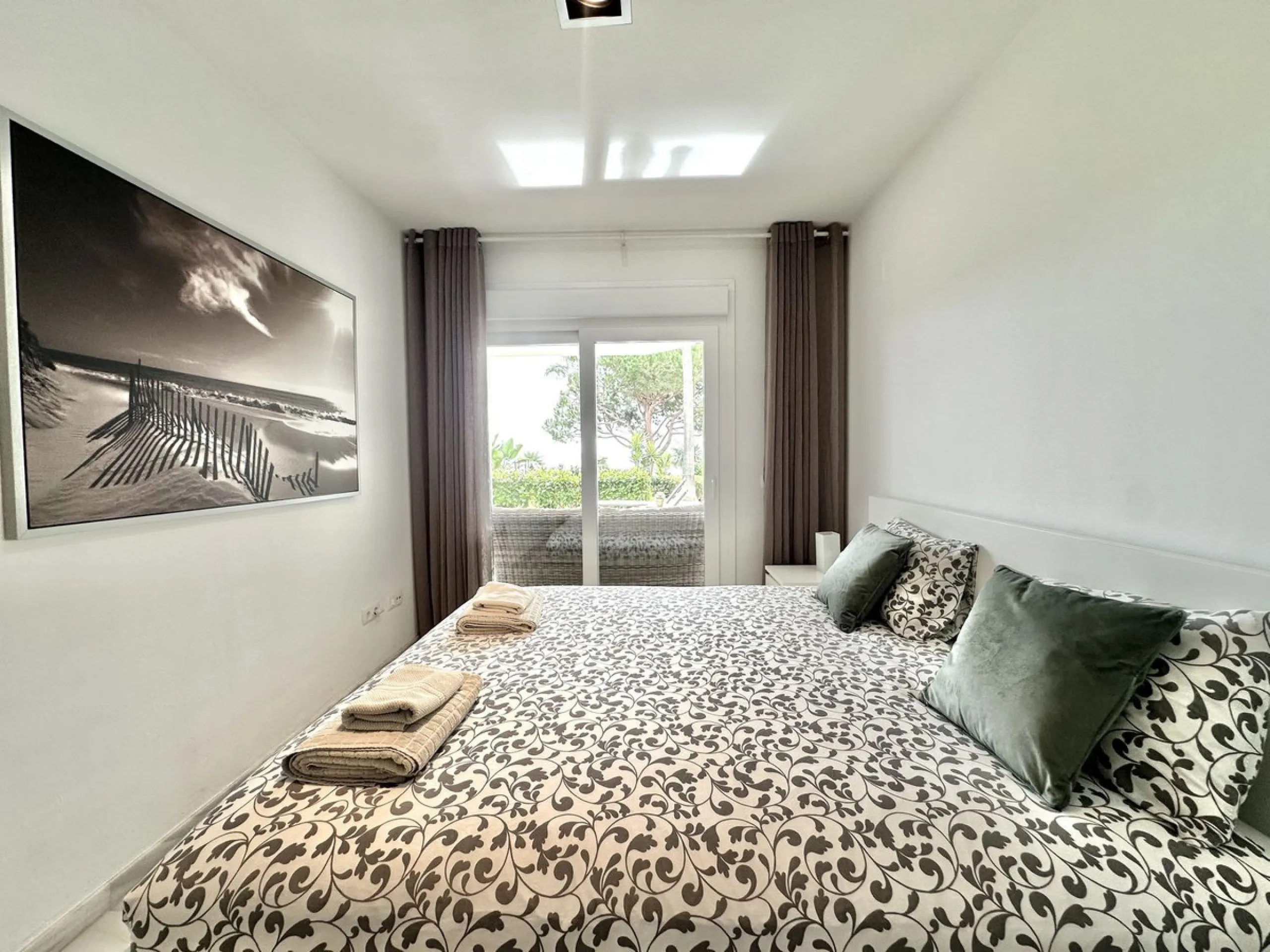 EXCLUSIVE BEACHFRONT APARTMENT IN MI CAPRICHO – GROUND FLOOR, 2 BEDROOMS, DIRECT POOL AND BEACH ACCESS & NEXT TO AMENITIES