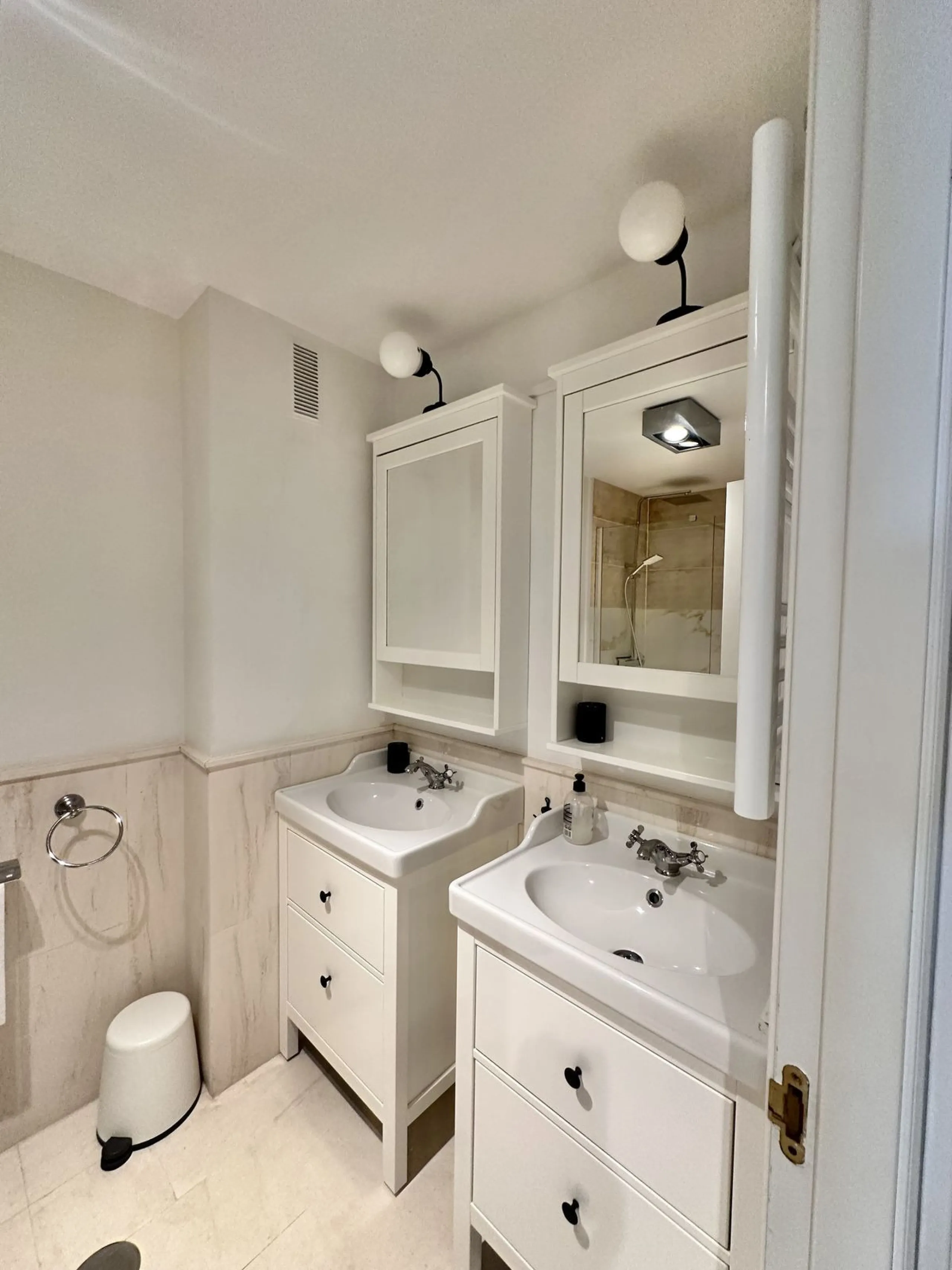 EXCLUSIVE BEACHFRONT APARTMENT IN MI CAPRICHO – GROUND FLOOR, 2 BEDROOMS, DIRECT POOL AND BEACH ACCESS & NEXT TO AMENITIES