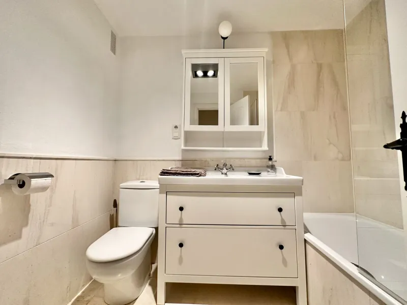 EXCLUSIVE BEACHFRONT APARTMENT IN MI CAPRICHO – GROUND FLOOR, 2 BEDROOMS, DIRECT POOL AND BEACH ACCESS & NEXT TO AMENITIES