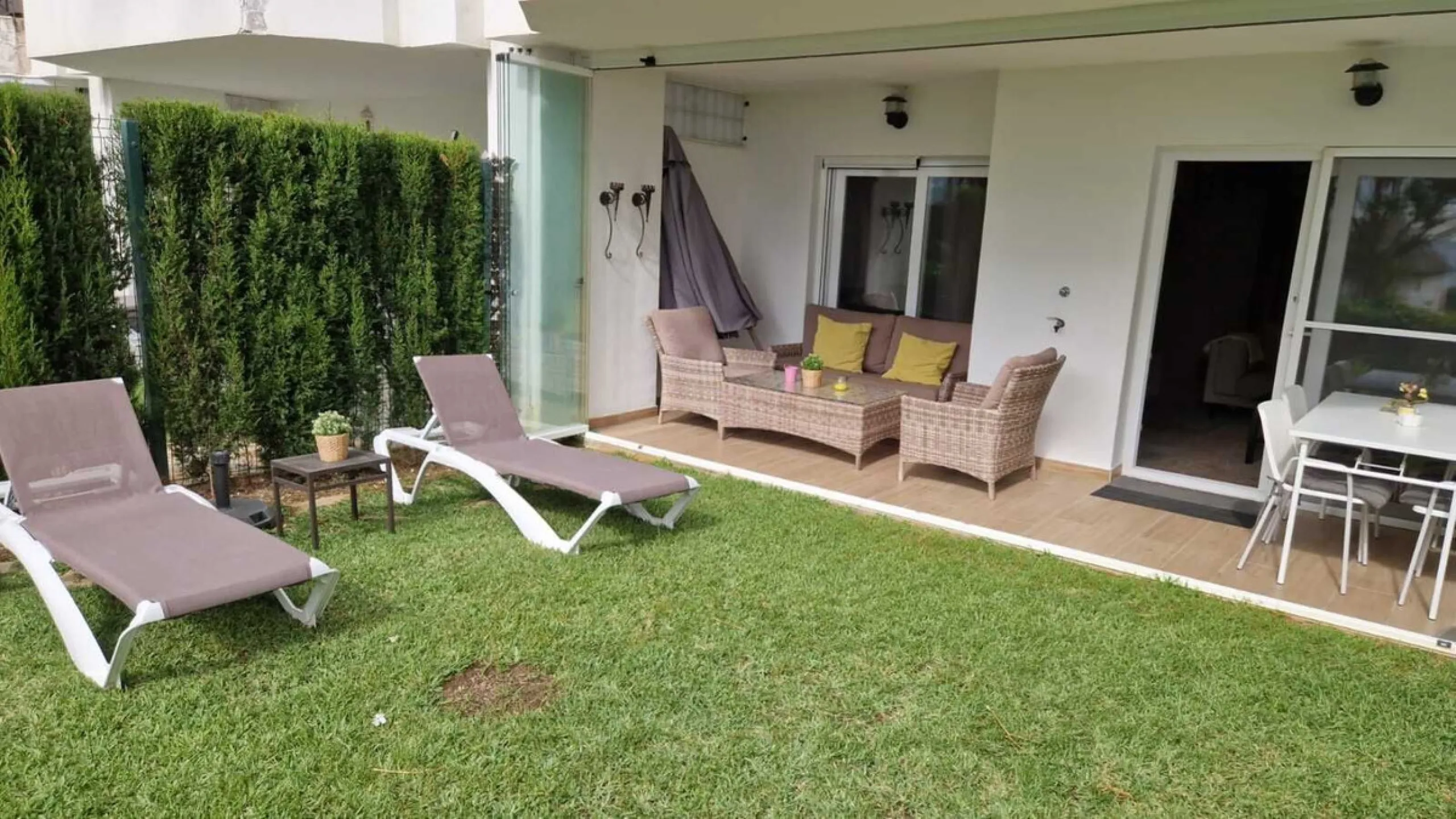 EXCLUSIVE BEACHFRONT APARTMENT IN MI CAPRICHO – GROUND FLOOR, 2 BEDROOMS, DIRECT POOL AND BEACH ACCESS & NEXT TO AMENITIES